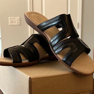 Clarks Women's Ada Lilah Flat leather Sandal Size 10